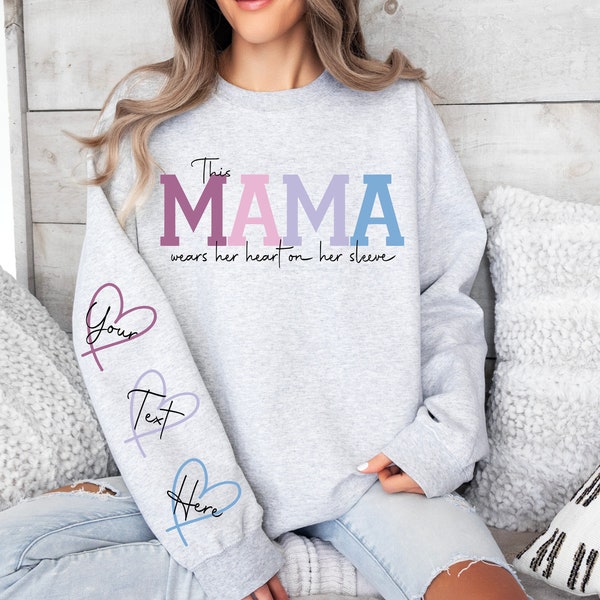 Cette maman porte son coeur sur sa manche SVG PNG Ajoutez vos propres noms maman svg, prénoms d'enfants, cadeau de fête des mères, cadeau pour elle, vie de maman, anniversaire