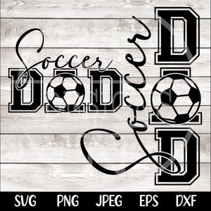Peut inclure: Conception graphique en noir et blanc avec le texte "Soccer Dad" et deux ballons de football. Le design est parfait pour un t-shirt, une tasse ou d'autres produits d&eacute;riv&eacute;s.