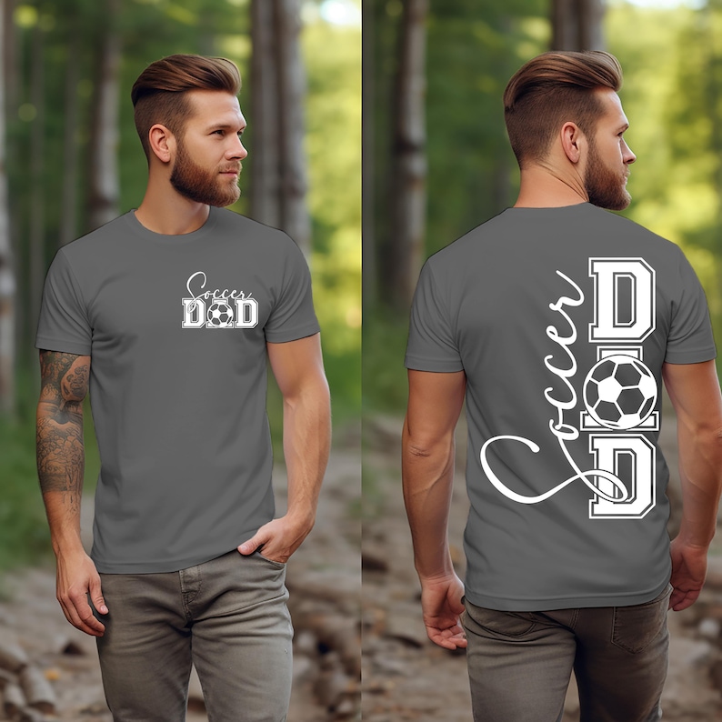 Peut inclure: Un t-shirt gris avec le texte "Soccer Dad" et un motif de ballon de football sur le devant. Le dos du t-shirt a le texte "Soccer Dad" dans un design vertical avec un motif de ballon de football.