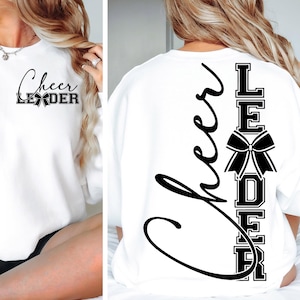 Puede incluir: Sudadera blanca con las palabras "Cheer Leader" impresas en la parte delantera y trasera. El dise&ntilde;o de la parte trasera presenta las palabras "Cheer Leader" verticalmente con un lazo negro entre las palabras.