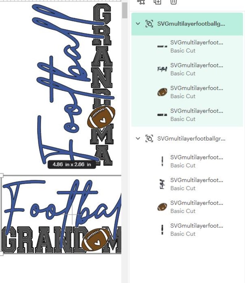 Pu&ograve; includere: Un design digitale con la scritta "Football Grandma" in corsivo blu e lettere grigie, accompagnata da una grafica di football. Il design misura 12,34 cm x 6,76 cm.