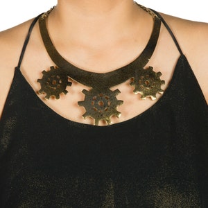 Cheeky Chic - Gear Neckpiece