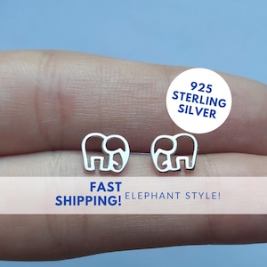 Può includere: Un paio di orecchini a lobo in argento sterling a forma di elefante. Gli orecchini sono piccoli e delicati e sono perfetti per l'uso quotidiano. 925 STERLING SILVER.