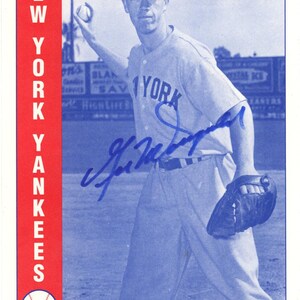 Cartão de propaganda de estatísticas de 4,5" x 5,5" assinado por Gil McDougald do New York Yankees