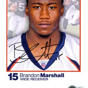 Cartão de anúncio do Denver Broncos 8,5x6,5 Quest assinado por Brandon Marshall Beckett 45086