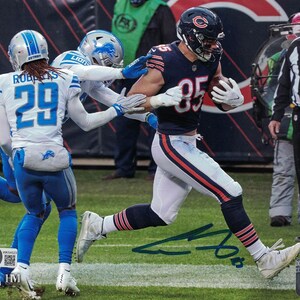Foto 8x10 autografada/assinada de Cole Kmet do Chicago Bears BAS