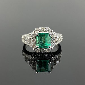 Certified Natural Colombian Emerald ring with VVS Diamond