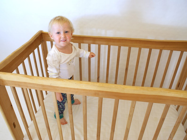 Live Edge Cot Baby Bio Furniture Barneseng Kinderbett Spj\u00e4ls\u00e4ng Natural Edge Larch Crib Waney Edge Lit de B\u00e9b\u00e9 Lettino Cherry
