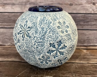Snowflake candle holder
