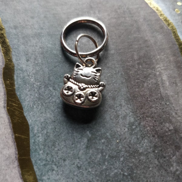 Stitch Marker - Lucky Cat - Choice of Lobster Clasp or Solid Ring