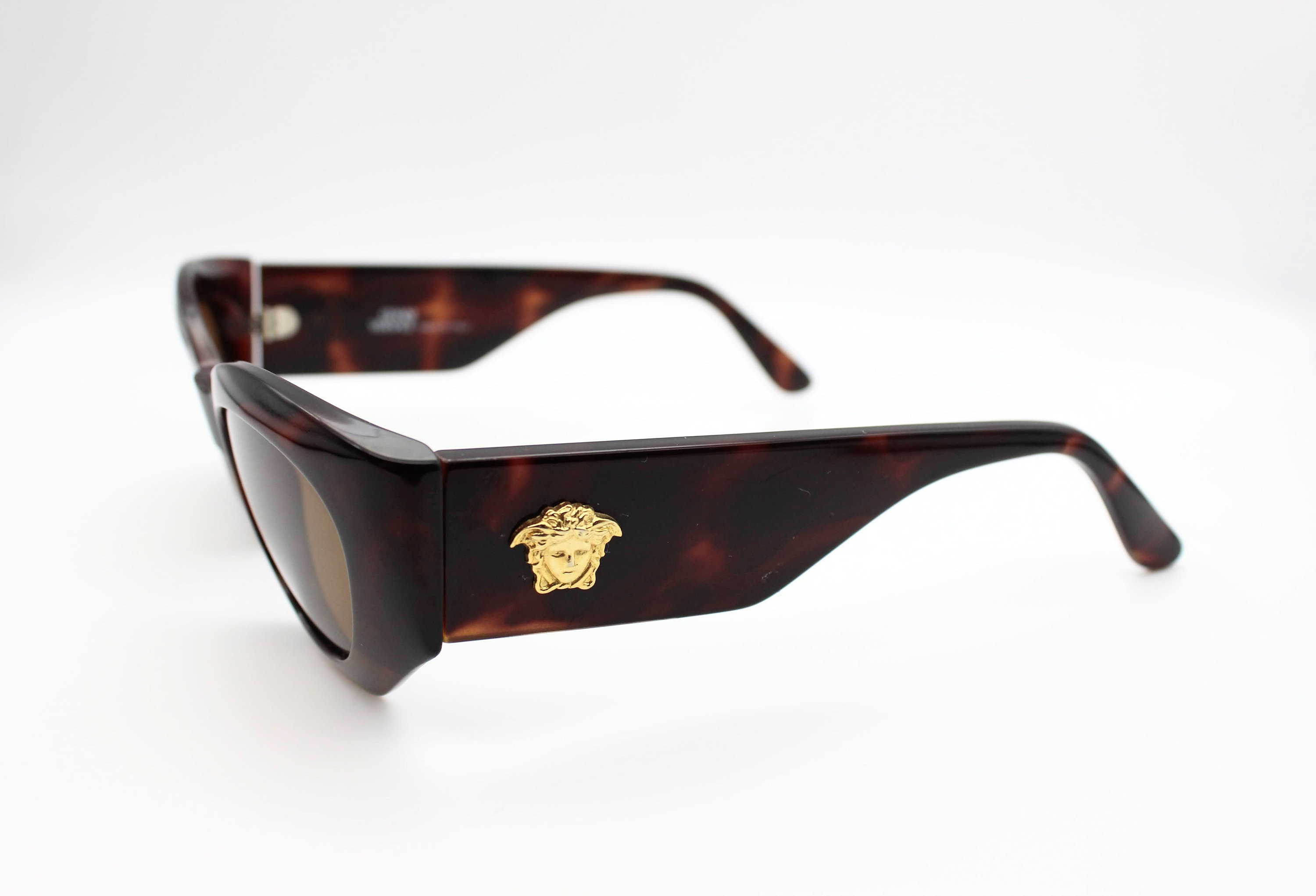Vintage Sunglasses Gianni Versace Mod. 420 COL 900 Cat Eye