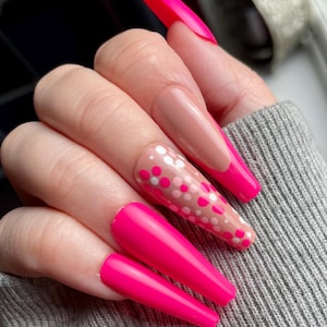 Unhas postiças francesas com flores rosas