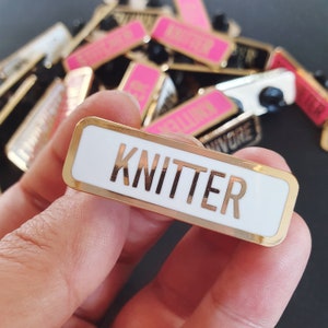 Hard Enamel Pin Badge - KNITTER YARNIVORE HÄKELER