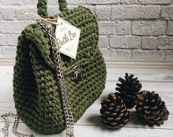 Knitted Backpack with metallic chain straps.