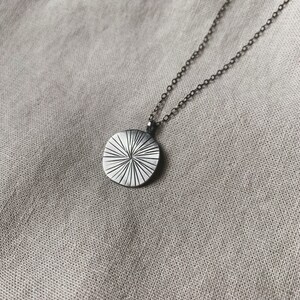 Sterling Sunburst Medaillon Groß