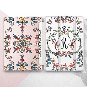 Funda con monograma de adorno floral para iPad Pro 13 12.9 11 / Funda con iniciales de flores para iPad Mini 7 6 / Jardín bohemio para iPad 10.9 10.5 10.2 / Lindo ramo de verano