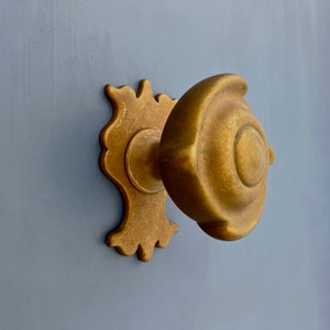 Grande latão 3,5" Art Nouveau centro maçaneta caixa porta da frente correio aldrava carta principal antigo recuperado