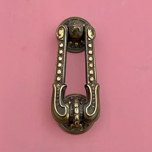 Aldaba de puerta de latón recuperado, cerradura frontal, estilo vintage, entrada principal, estilo art nouveau, estilo eduardiano, victoriano, antiguo, médico (MÁS DISPONIBLES)