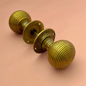 再生真鍮製ビクトリアン様式蜂の巣型装飾ドアハンドルノブプル家具モルティスロックヴィンテージアンティークインテリア