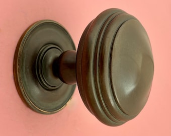 Pomo de puerta central grande de latón recuperado de estilo eduardiano, tirador decorativo frontal, mueble principal antiguo