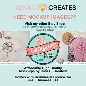 Op de afbeelding: Mockup-afbeeldingen voor T-shirts met een camera-icoon en de tekst "mockups. by Gina C. Creates." De afbeelding toont twee T-shirts, een beige en een roze, die aan hangers hangen. De tekst "Commercial Use Mock Up | JPEG File | 300 DPI | Bella Canvas 3001" is zichtbaar onderaan de afbeelding.