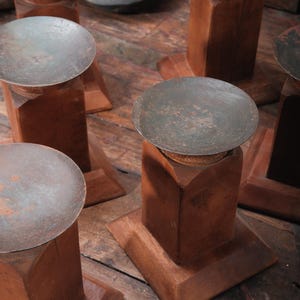 Vintage Architectural Wood Candle Holder with Block Pedestal Bild 5