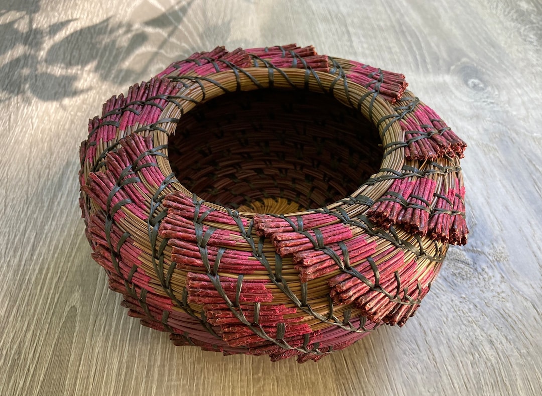 Pineneedle Basket, Green Ponderosa Dyed Fuchsia, Macadamia Wood Center, Black Stitching, Pink