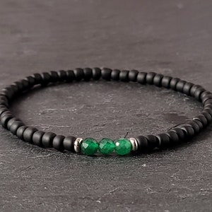 Fine and elegant minimalist green jade men&#39;s bracelet, 4mm stones and matte black beads on elastic cord, original gift for men