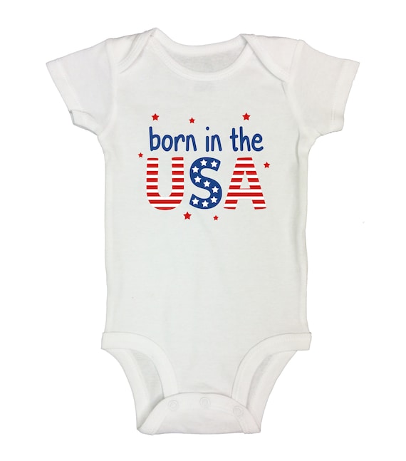 Lindas camisas e macacões de férias 