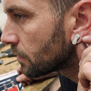 Pendientes modernos / Regalo para ciclistas / Pendientes de motociclista / Pendientes de botón para hombre / Accesorio gótico, punk, industrial, para ciclismo de carretera, MTB, BMX y skate.