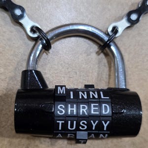 Cadena NBD Cypher – Collar artesanal de cadena de bicicleta reciclada – Herrajes para candado combinado – Estilo urbano nunca visto – Equipamiento industrial 420