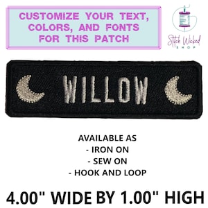 Op de afbeelding: Zwarte strijkpatch met witte halve manen aan weerszijden van het woord "WILLOW". De patch is 10 cm breed en 2,5 cm hoog.