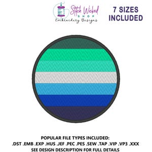 Puede incluir: Un diseño de bordado redondo con un patrón de rayas horizontales en tonos verdes, azules y blancos, con un borde oscuro. El diseño incluye el texto "7 SIZES INCLUDED" y el logotipo de "Stitch Wicked Shop Embroidery Designs".