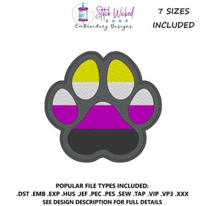 Może przedstawiać: Wzór odcisku łapy w kolorze szarym z paskami w kolorze fioletowym, białym i żółtym. Tekst "Stitch Wicked Shop Embroidery Designs" i "7 SIZES INCLUDED" znajduje się w górnej części obrazu. Tekst "POPULAR FILE TYPES INCLUDED: .DST .EMB .EXP .HUS .JEF .PEC .PES .SEW .TAP .VIP .VP3 .XXX SEE DESIGN DESCRIPTION FOR FULL DETAILS" znajduje się w dolnej części obrazu.