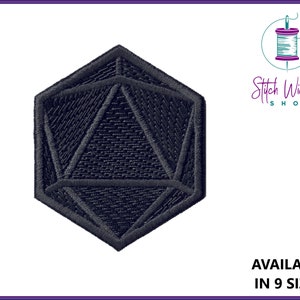 Op de afbeelding: Zwarte geborduurde patch van een 20-zijdige dobbelsteen, ook bekend als een d20, een gebruikelijk item dat wordt gebruikt in tabletop role-playing games.