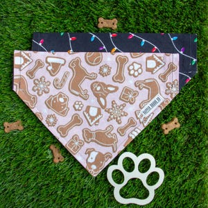 Christmas Dog Bandana, Reversible Over the Collar Scarf (Puppy Gingerbread Cookies and Christmas lights)