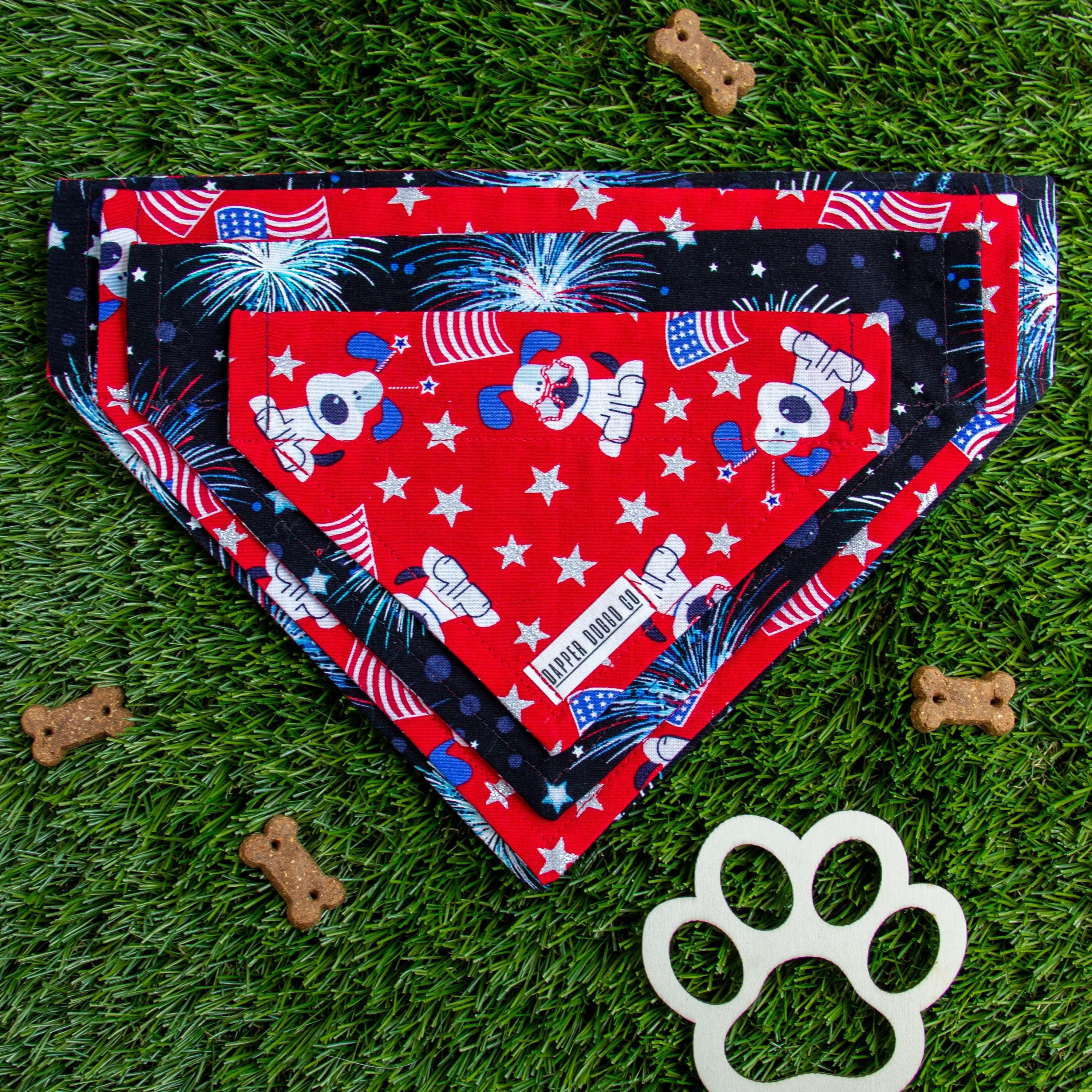 Hundehalstücher Zum 4. Juli – USA Design Mit Sternen & Blumen, Verstellbar Für Große Hunde (XL)