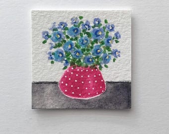 Pintura floral original en miniatura de acuarela, flores nomeolvides de 2 x 2 pulgadas en un jarrón.