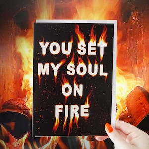 You Set My Soul On Fire - Alternatieve Valentijnsdagkaart, Verjaardag Romantische Pittige Wenskaarten, Popcultuur, Donker Verjaardagscadeau, Vuur