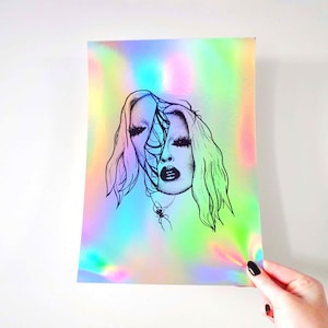 Lady Head Print - Decoración gótica del hogar, Mujer ilustrativa holográfica, Academia oscura, Brujería, Tatuajes de terror de arañas, Impresión de póster A4