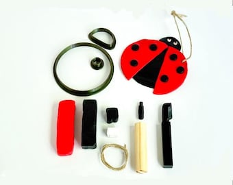Anfänger Polymer Clay Marienkäfer Kit | DIY Ornament Basteln für Kinder und Erwachsene | Enthält Werkzeuge und Anweisungen | Lustiges Geschenk für neue Crafters