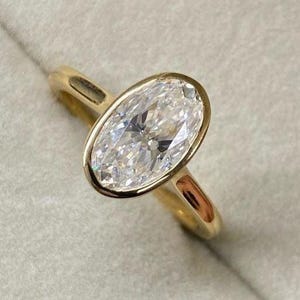 Anillo de compromiso ovalado con bisel, moissanita de corte ovalado de 3 quilates, anillo de bodas de oro de 14 quilates, anillo de diamante solitario ovalado, anillo de aniversario para mujer