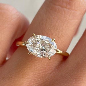 East West 2.50 CT Oval Cut Moissanite Ring 14K Gold Wedding Ring Oval Solitaire Diamond Ring Unique Gifts For Her Anniversary Ring For Women