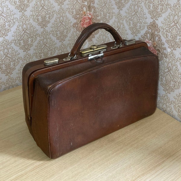 Antique brown leather Gladstone bag, old Gladstone bag, leather doctor bag, old apothecary bag, old medicine bag, antique doctor bag