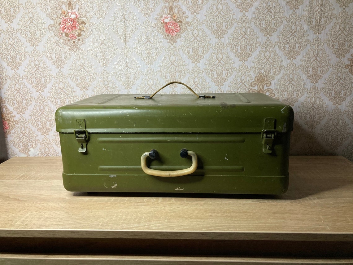 Vintage metal green box, aluminum box image 1