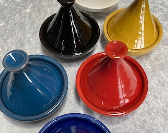 Tajine moyen simple fait main en poterie multicolore