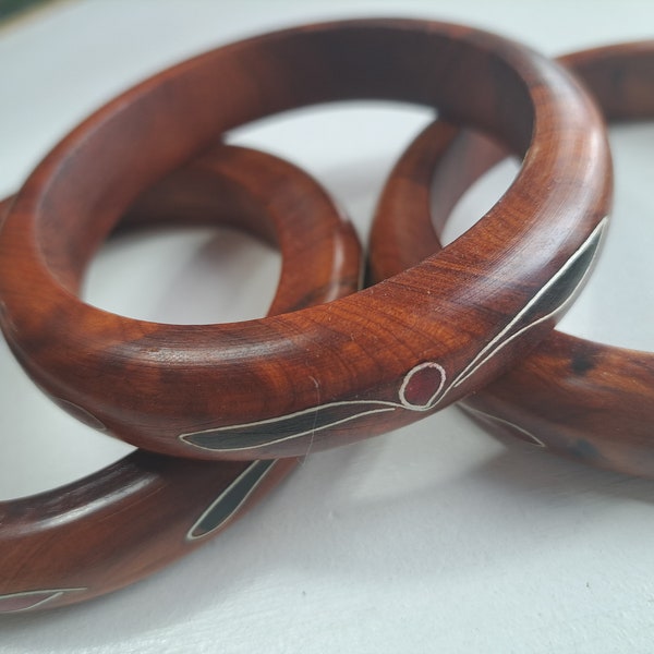 Paire de bracelets décorés en bois Araar (cèdre) fabriqués à la main (2)