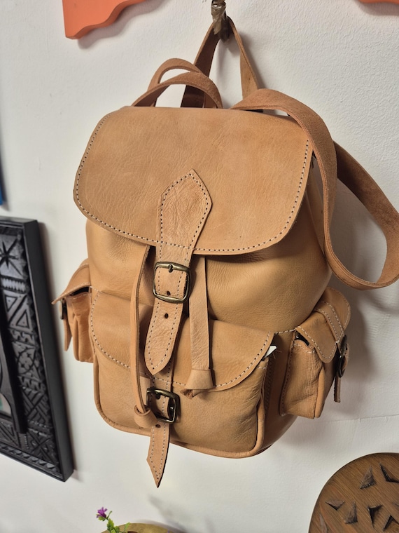ハンドメイドのモロッコレザーリュックサック（ストラップ付き 