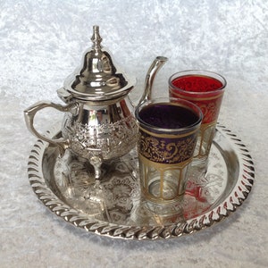 Moroccan Silver-Metal Teapot (small - with legs), Two Tea Glasses and Tray FREE UK POSTAGE