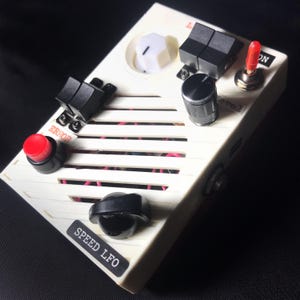 Noise Glitch box | feedback delay loop | Chaos generator stompbox